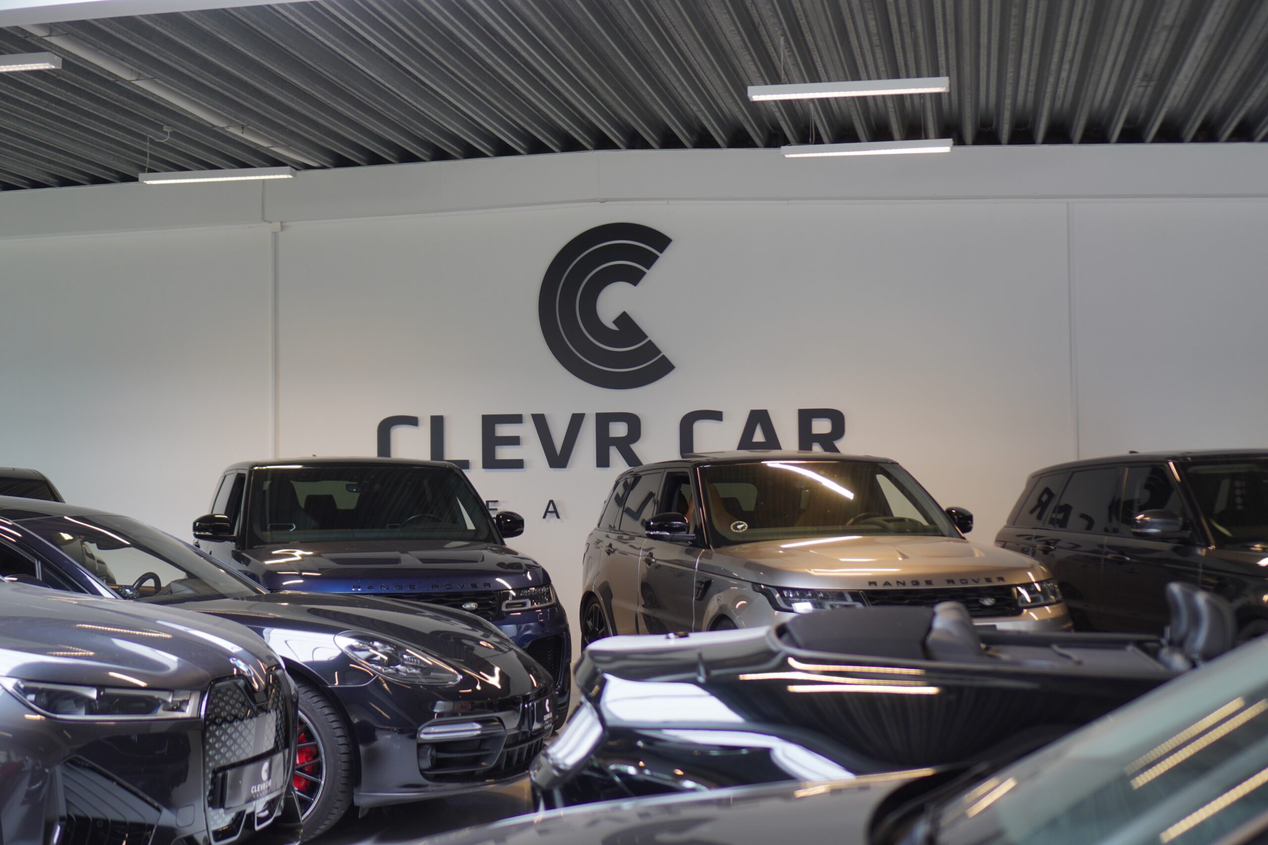 Clevr Car showroom indefra