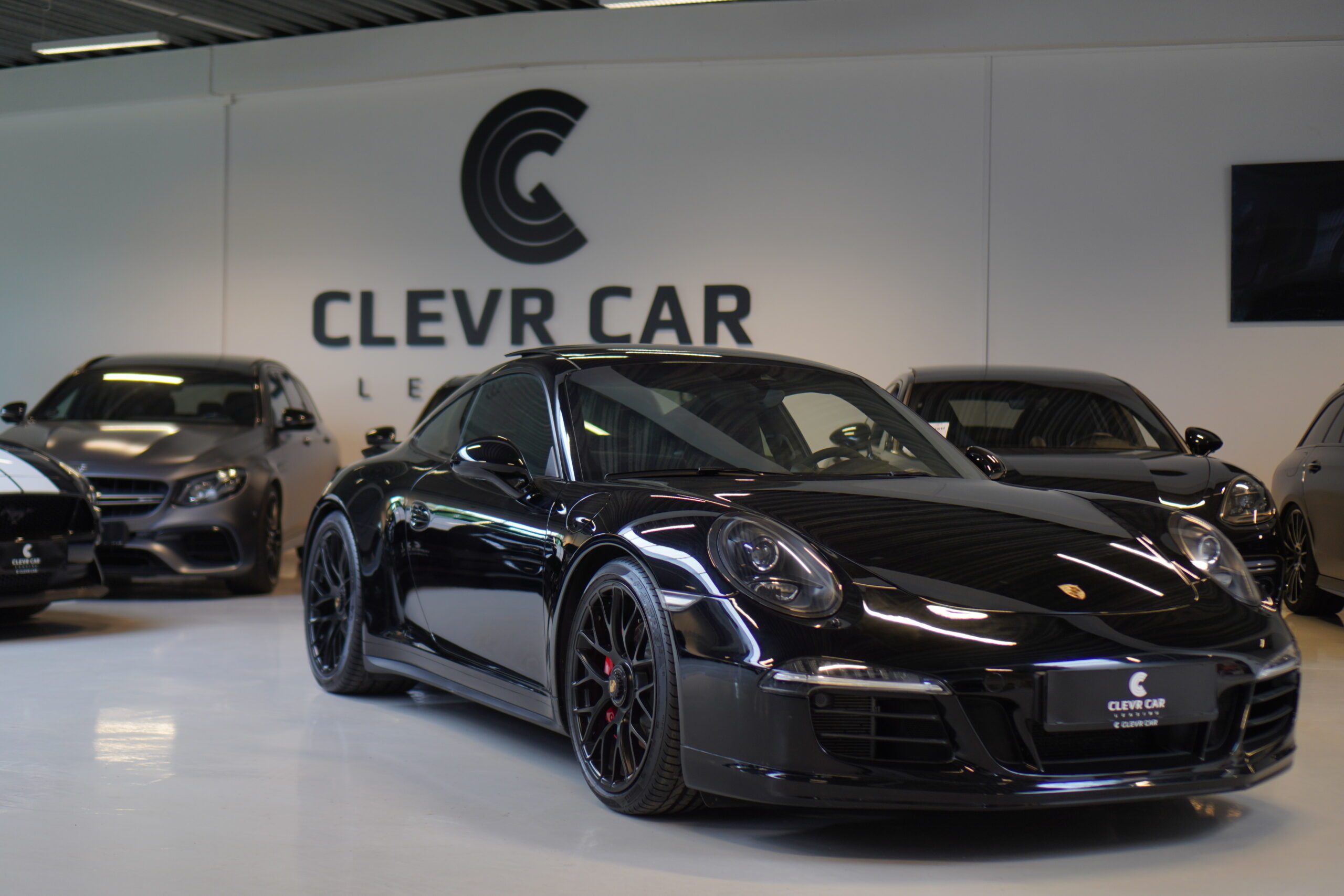 Porsche 911 i Clevr Car showroom