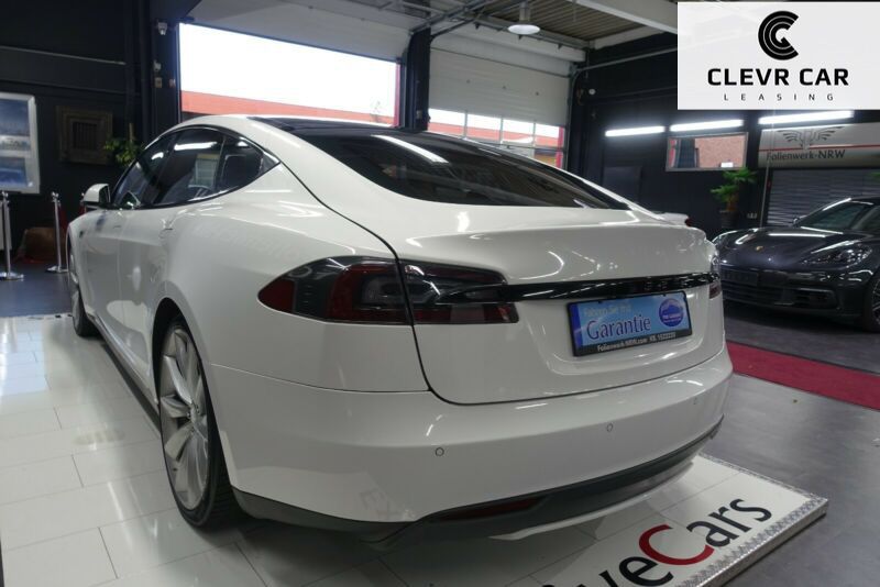Tesla Leasing | Privatleasing & Erhvervsleasing af Tesla | Clevr Car